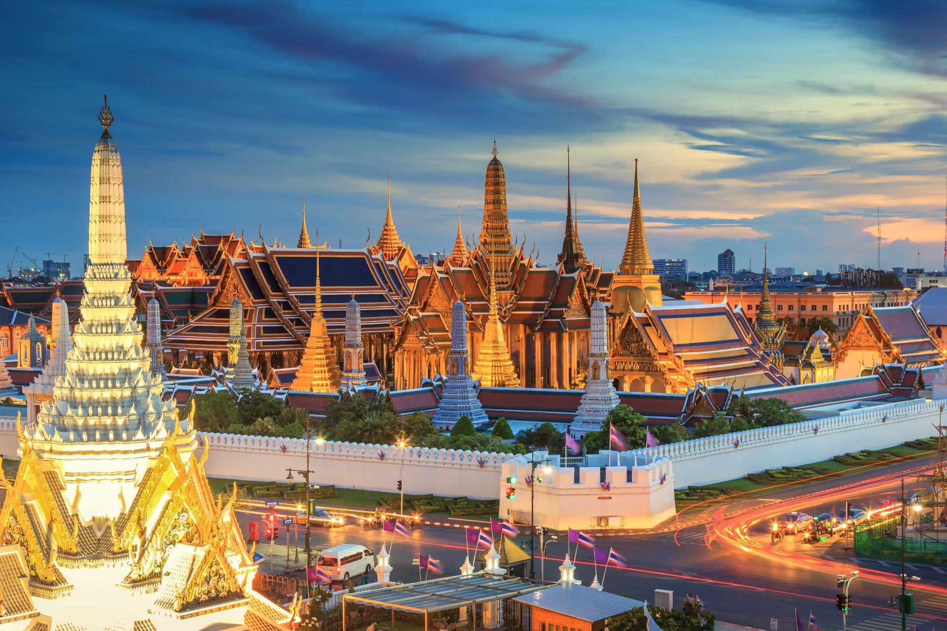 Gran Palacio y Wat phra keaw al atardecer Bangkok