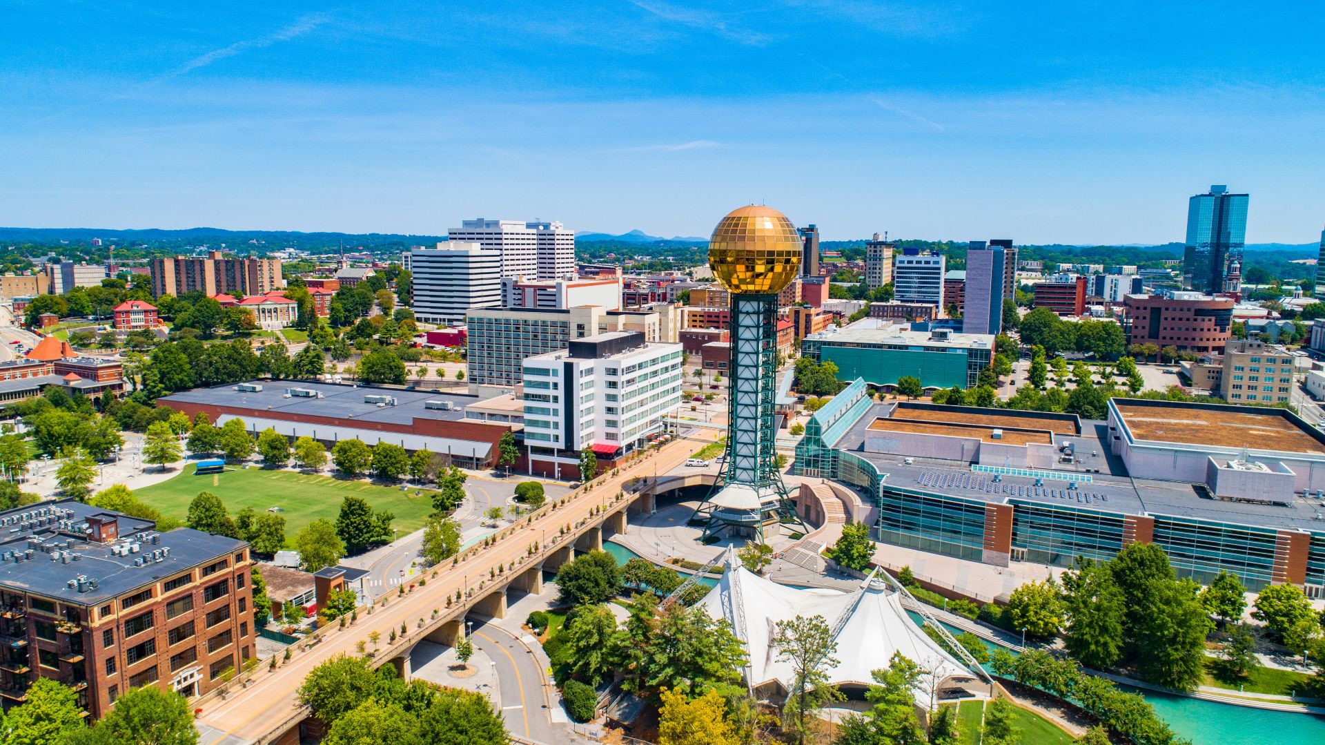 Knoxville, Tennessee, EE.UU. Downtown Skyline Aerial.