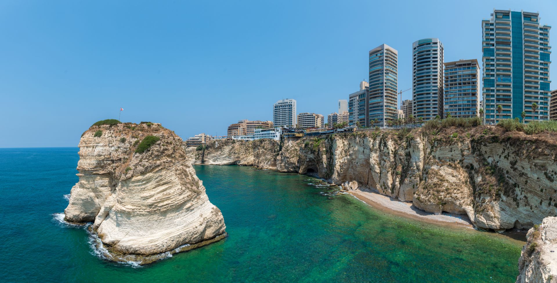 Skyline y rocas Rouche en Beirut
