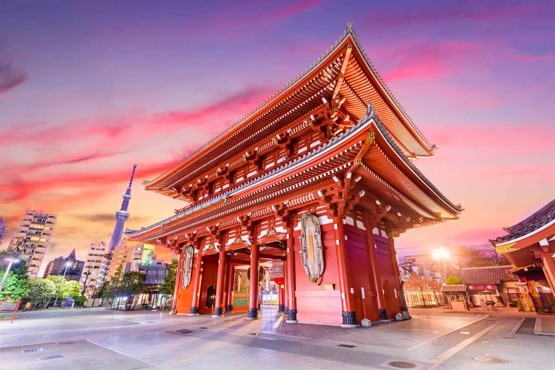 Porta del tempio a Tokyo, Giappone