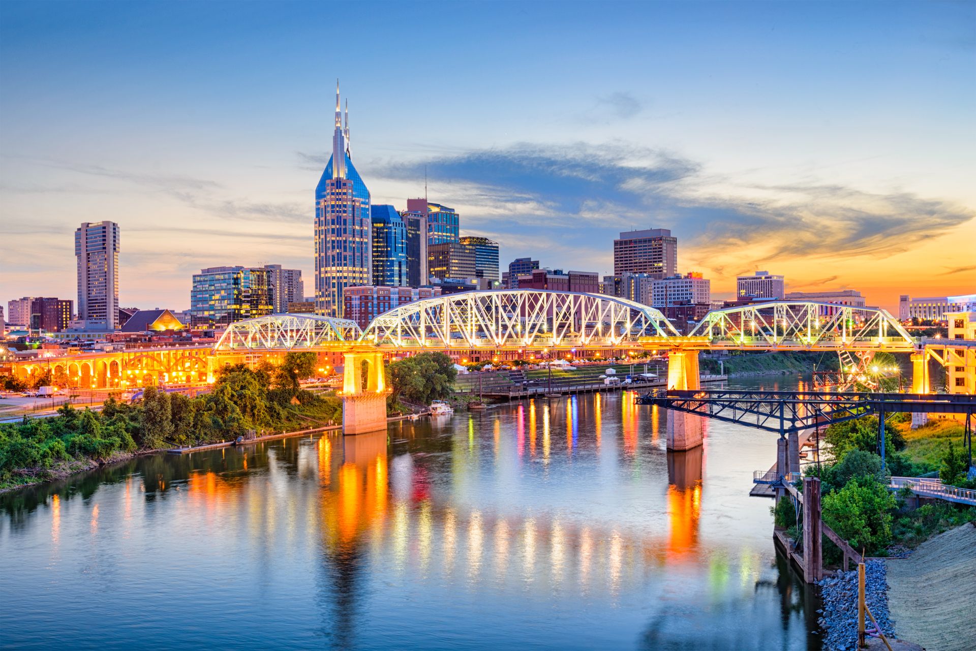 EE.UU., Tennessee, Nashville downtown en el río Cumberland