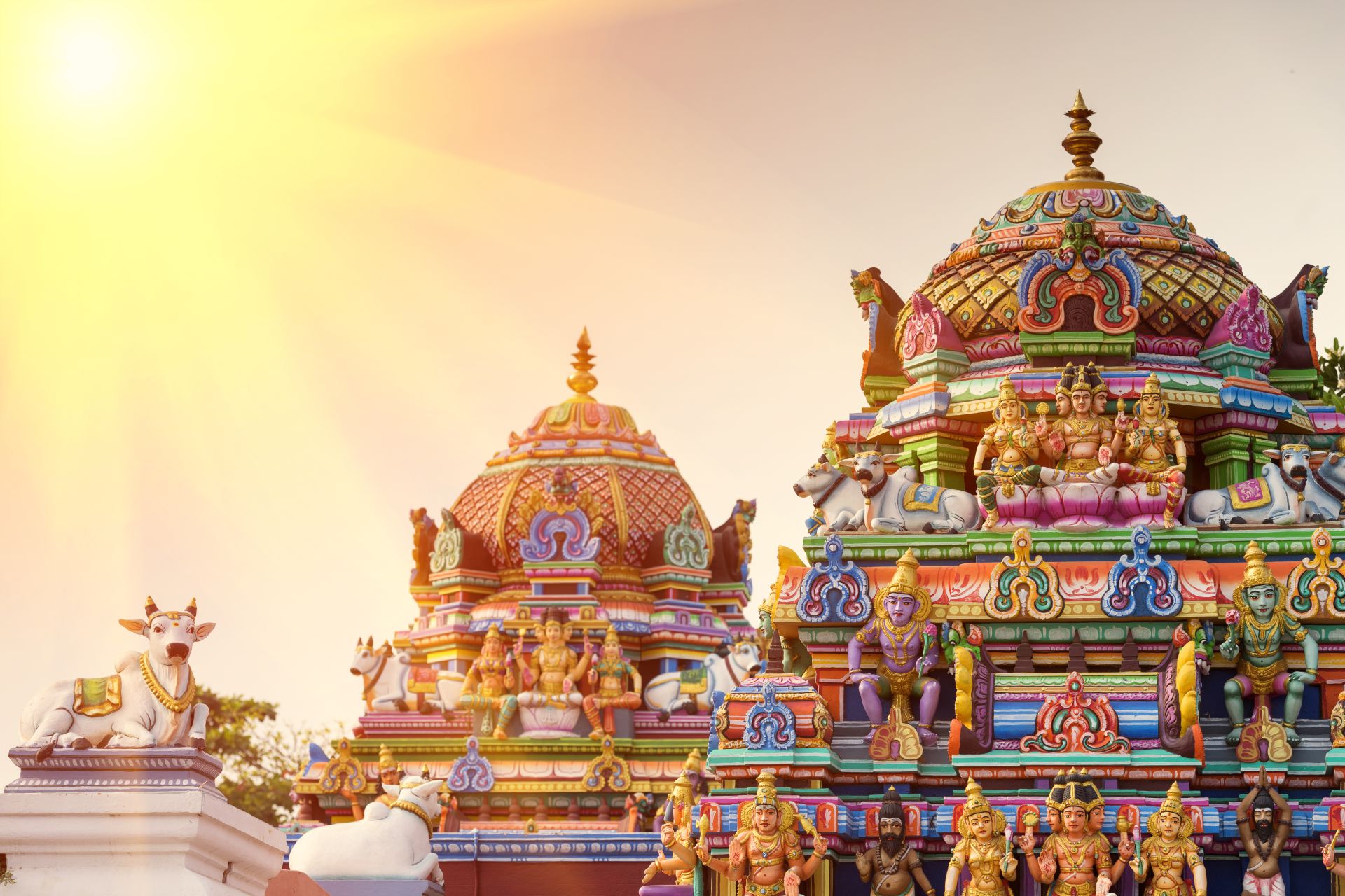 colorful gopura in Kapaleeshwarar hindu temple