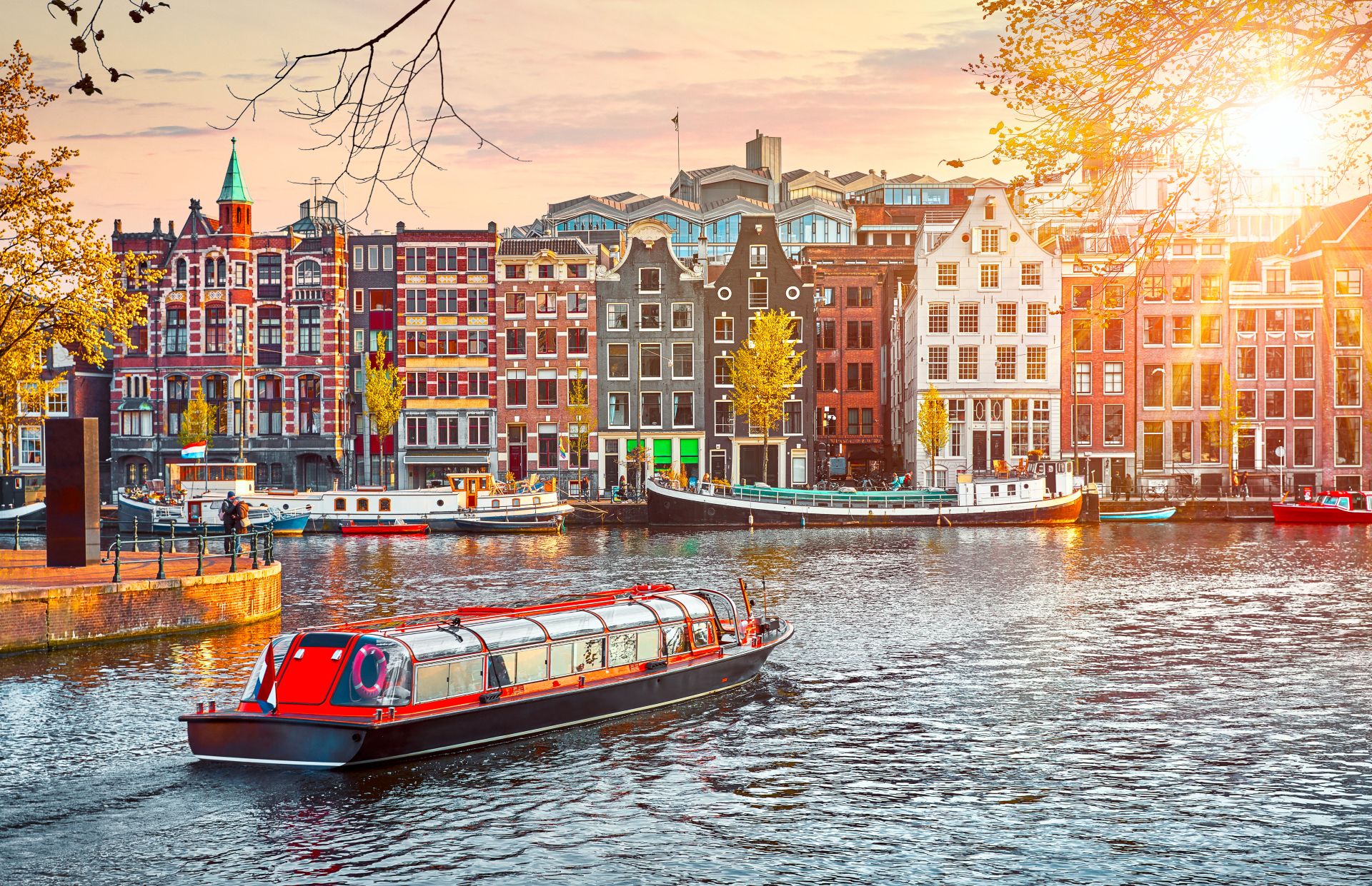 Le canal d'Amsterdam en Hollande