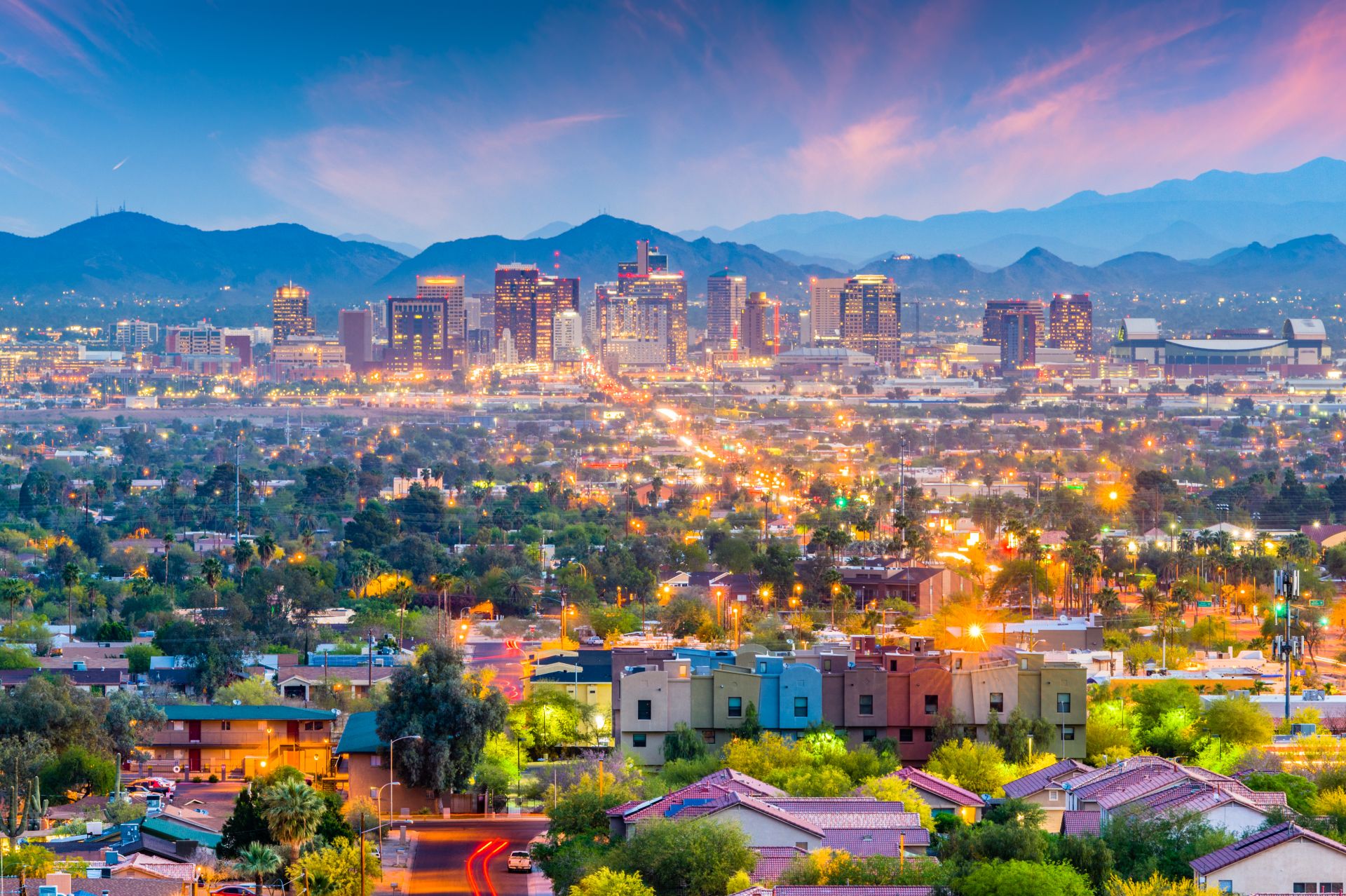 USA, Arizona, centro di Phoenix al tramonto.