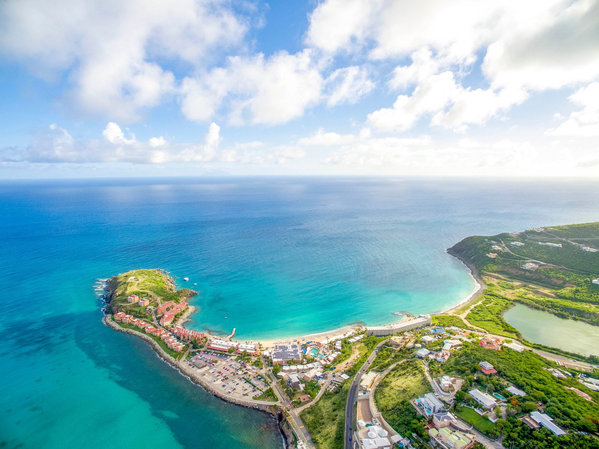 Très belle vue aérienne de l'île de Sint Maarten.