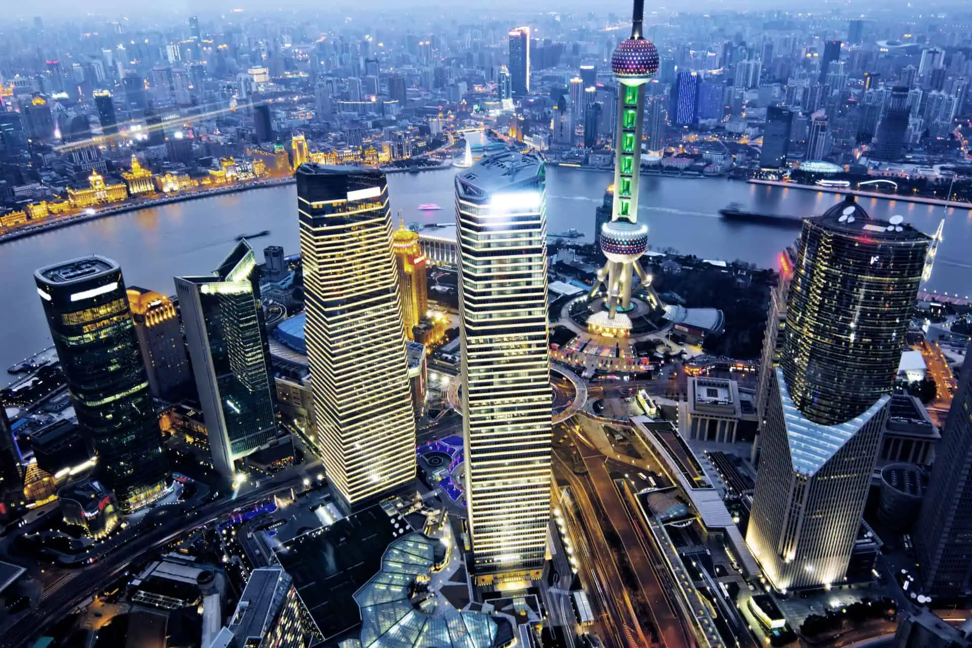 Vista aérea nocturna de Shanghai desde el edificio Jinmao