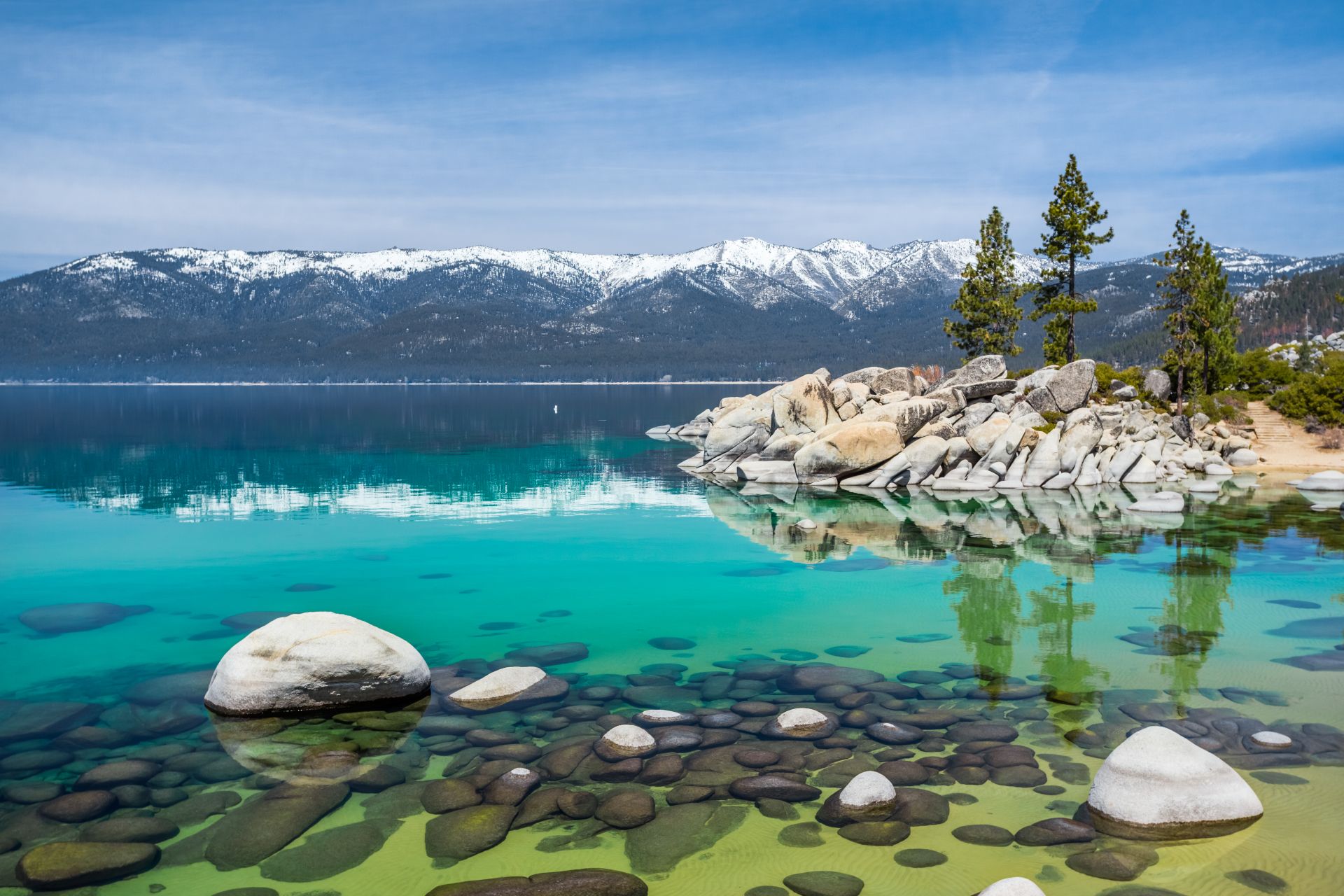 Las hermosas aguas cristalinas del lago Tahoe