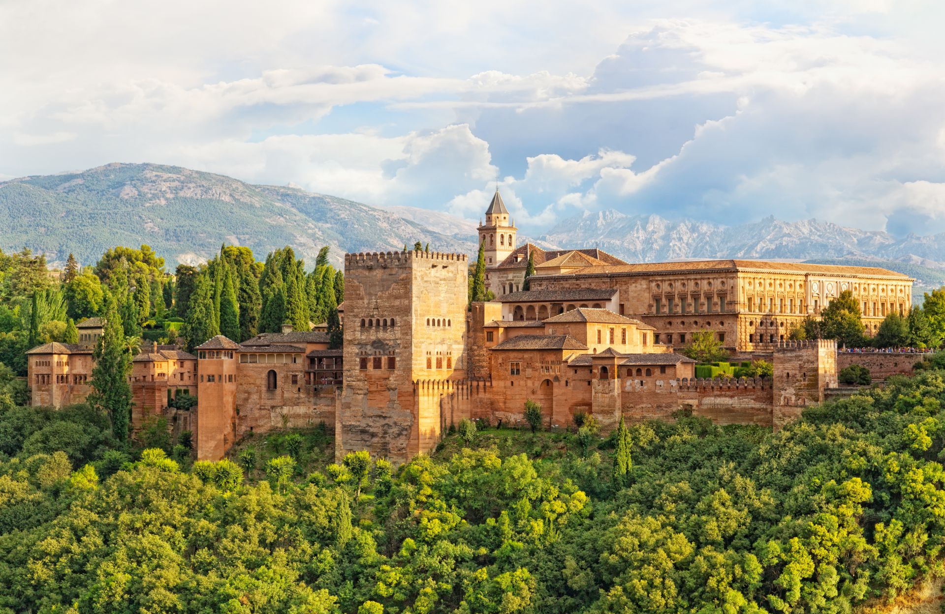 старая арабская крепость Альгамбра, Гранада, Испания