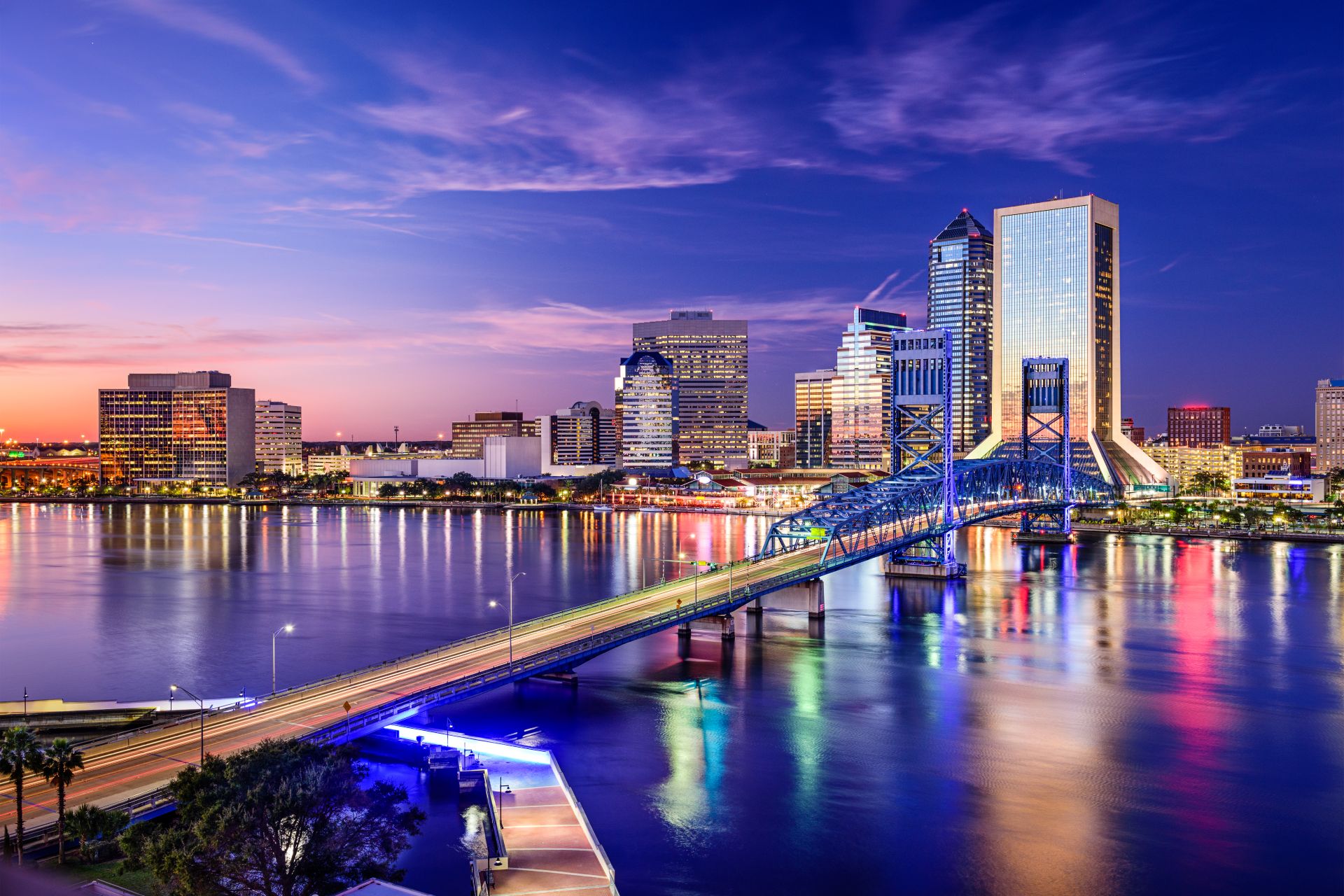 Jacksonville, Florida, USA, centro città sul fiume St. Johns.
