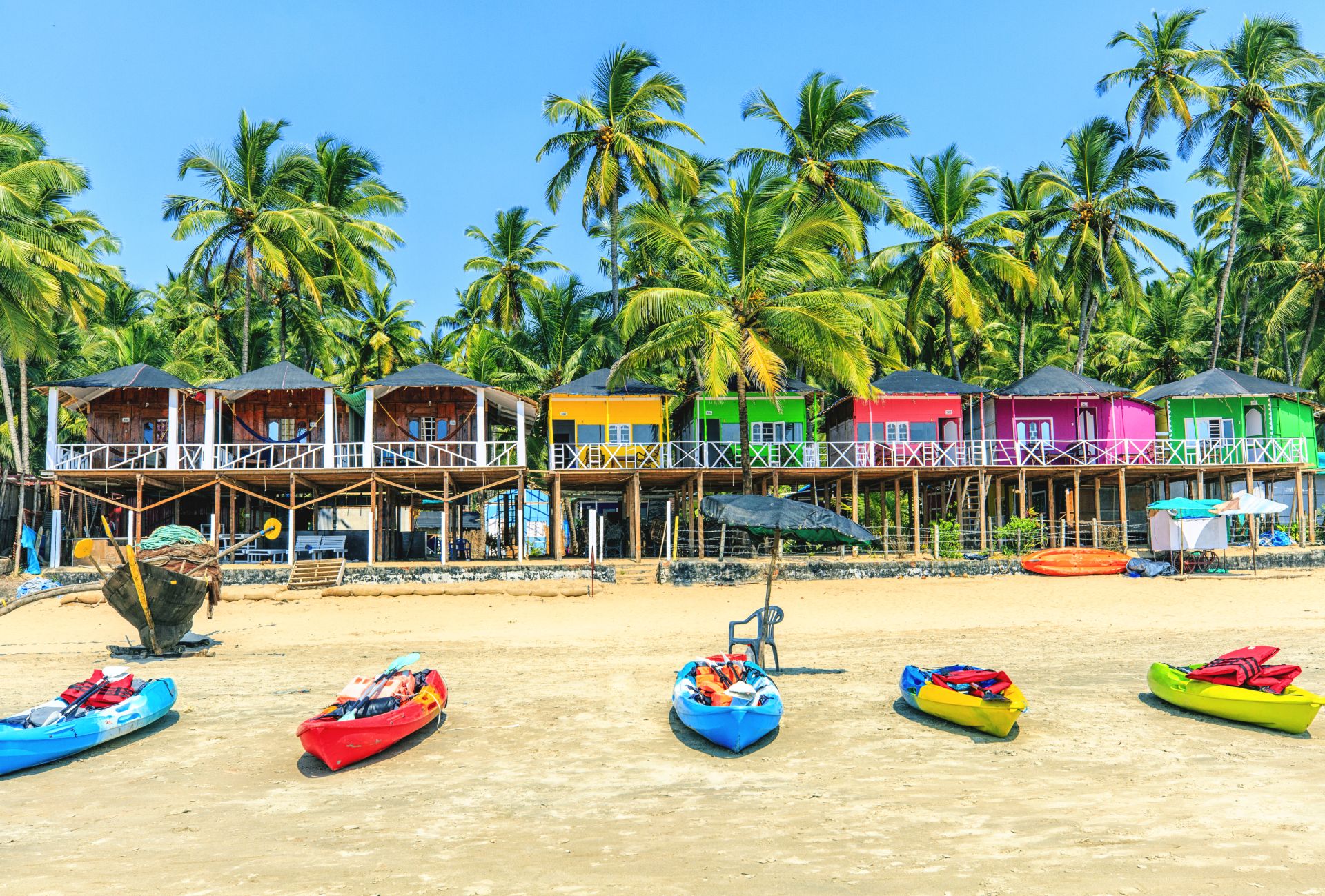 Bungalows colorés sur la plage de Palolem