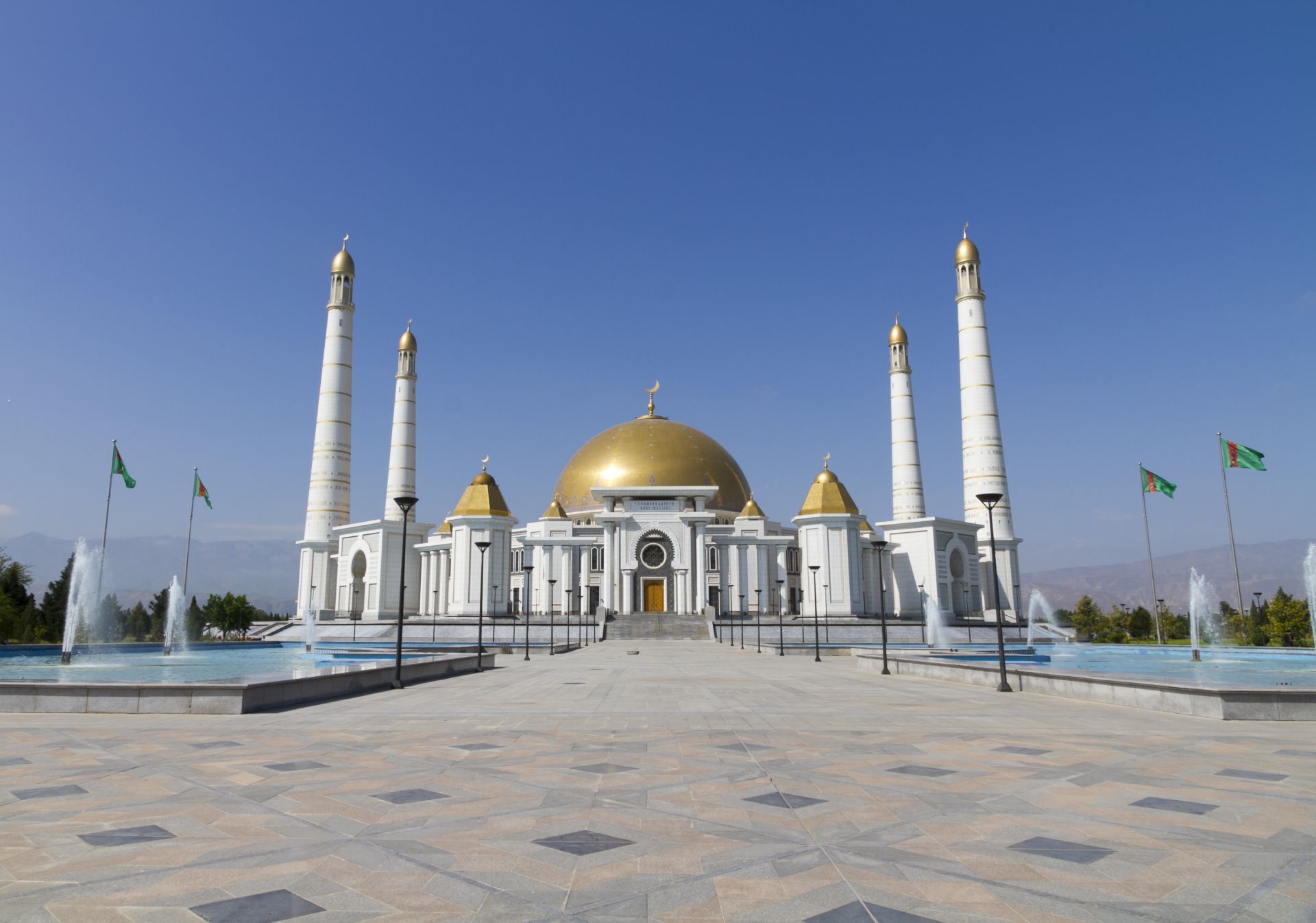Vista de la Gran Mezquita, Ashgabat, Turkmenistán