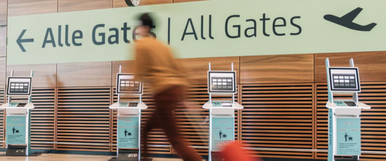 Traveler running through airport hall because of EES tight connection guide for U.S. travelers. Learn where biometric checks happen on layovers, MCT changes, and how to avoid missing your next flight EES tight connection